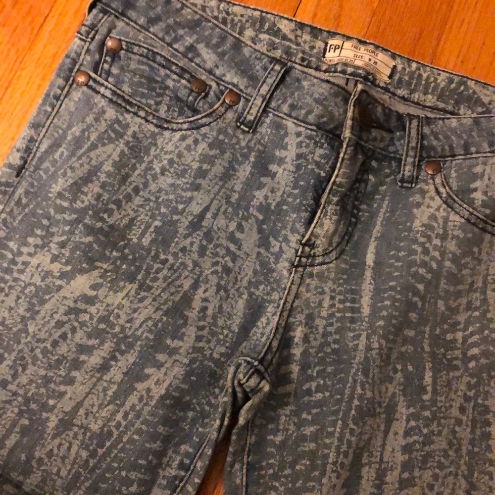 Free People Printed Jeans. Size 28. Ankle Zip - Picture 4 of 6
